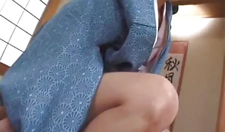 Memeriksa saya milf ramping dan Kencang istri dengan bokep tante om mainan besar di sofa