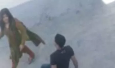 Kutu buku, gamer terampil mengisap lucu cewek bokep tante sama brondong cantik dengan kacamata