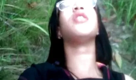 seks panas di video mesum tante bohay depan umum