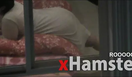 Gadis Kacau Oleh Orang Asing tante gatel xxx Di Kereta Api Kabin Kamera Tersembunyi