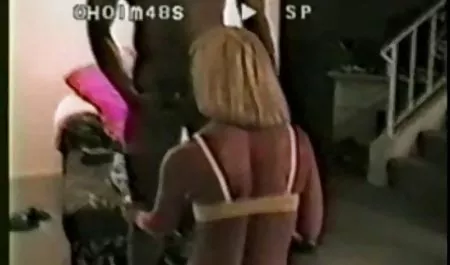 Rambut merah entot tante montok remaja pukulan kontol dan rintihan selama doggy-style
