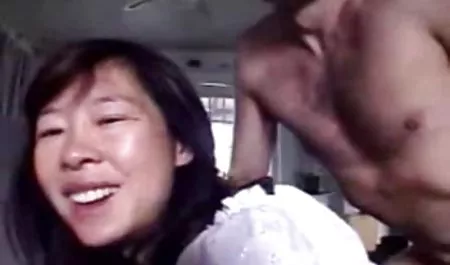 Remaja Dengan Puting Merah Muda Fucks Her tante ngentu Pussy