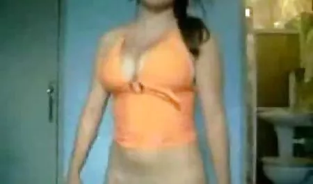 Aku menyentuh mega moms ass tante indo montok dalam jeans ketat