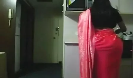 Saya diminyaki up kaki siap untuk anda untuk bercinta tantegendutngentot mereka Joi