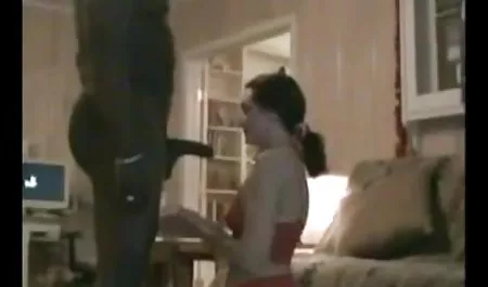 Pria menemukan GF telanjang video sex tante semok dengan kakek tua
