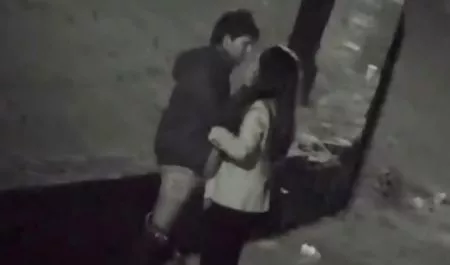 AJ menunjukkan kaki tante mesum xxx dalam stoking jala
