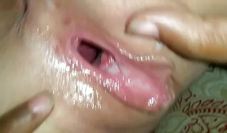 Terangsang bokep tante di kamar Wanita
